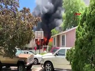 ABD’de uçak evin üzerine düştü: 3 ölü: 4 yaralı