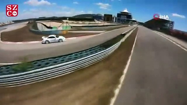 Drone ile yarış otomobilinin yarışı nefesleri kesti