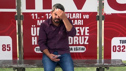 Görme engelli şahsı polis sınava yetiştirdi