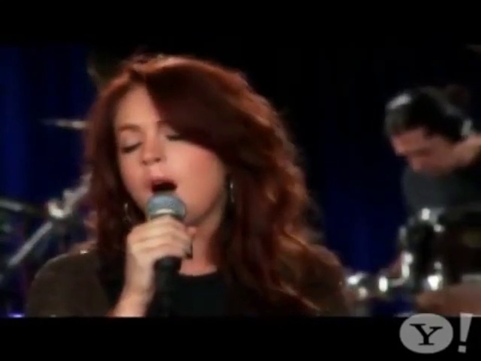 Lindsay Lohan - Over (Live @ Yahoo! Launch 2004)