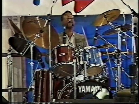 Ramsey Lewis／Armando's Rhumba　DRUM SOLO　Please tell me the name of this drummer.