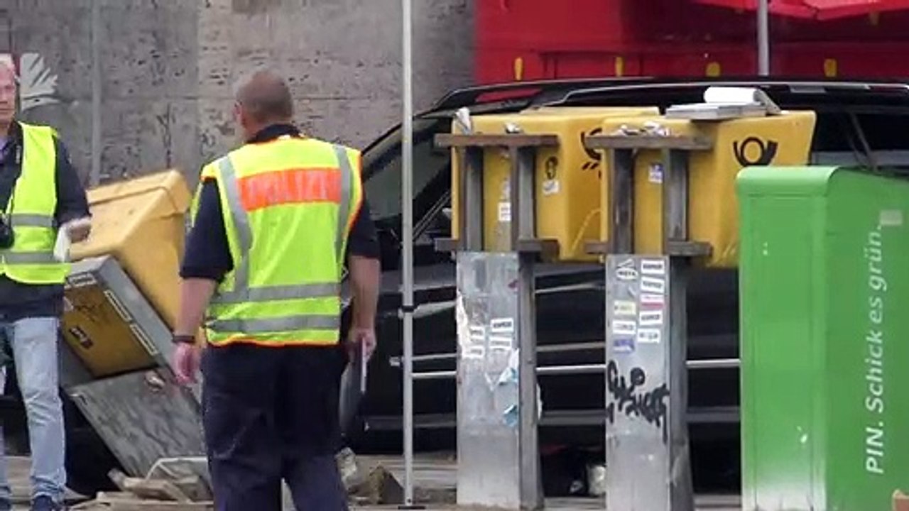 Autofahrer rast in Berlin in Menschenmenge – mehrere Verletzte