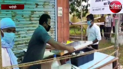 कालीन उत्पादन बढ़ाने के लिए वस्त्र मंत्रालय बुनकरों को दे रही सोलर इन्वर्टर