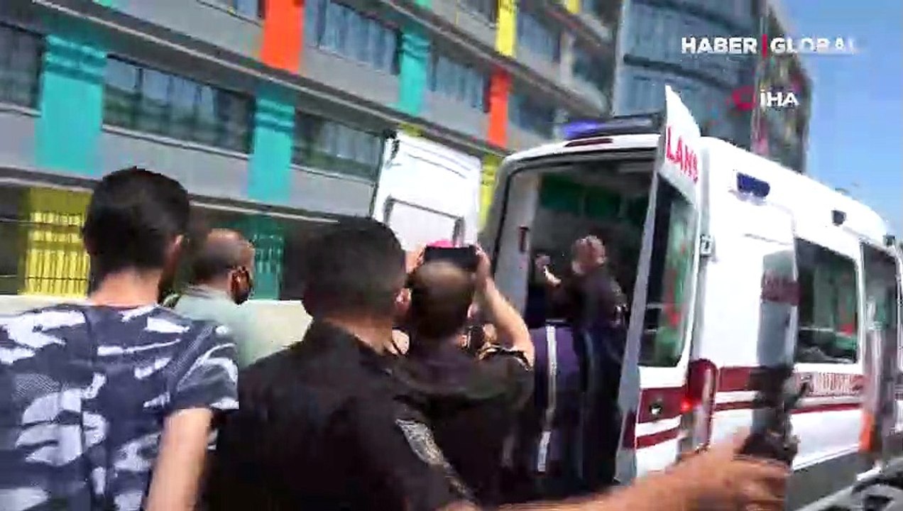 Metro istasyonunda korkunç olay! Küçük kızın saçları yürüyen merdivenlere sıkıştı