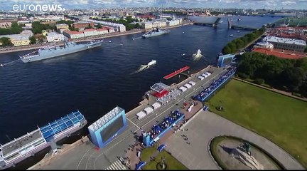 Parades navales en Russie pour célébrer la journée de la marine russe