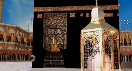 شاهد: لماذا تختفي أصابع قدم إبراهيم من مقامه بجوار الكعبة؟