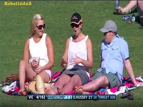 Surprise par le cameraman dans un moment gênant