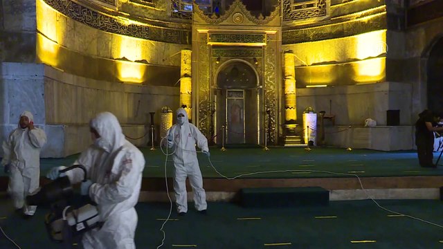 Ayasofya-i Kebir Cami-i Şerifi'nde dezenfeksiyon çalışması - İSTANBUL