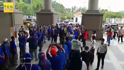 ◤纳吉被控◢今天有支持者了 50国阵粉丝挺Bossku