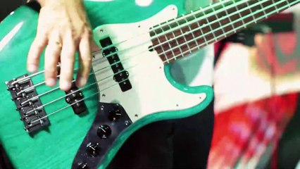 15) Music.  Guitar Bass.  Tiny Spaceship. Mike Relm. Dance et électro.  Dramatique