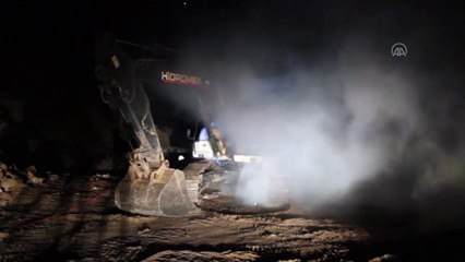 İş makinesi yanarak kullanılamaz hale geldi - ANTALYA