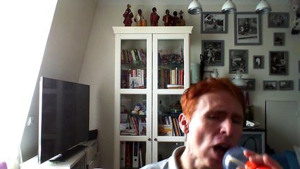 Wiwi égratigne "statue"