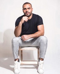 للوقاية من فيروس كورونا: جوزيف عطية يغني بالكمامة في حفل زفاف