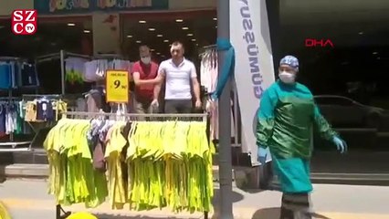 Maske takmasını isteyen mağaza müdürünü dövdü