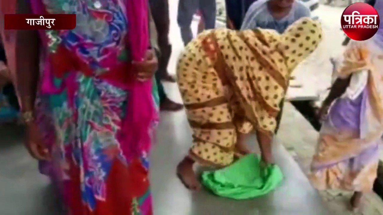 सरकार की मनसा पर पानी फेर रहे कोटेदार, मानक के अनुसार कार्ड धारक को दे रहे है कम राशन