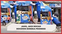 Aksi Bocah Bocorin Boneka Promosi Ini Bikin Ngakak