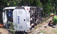 Vụ lật xe làm 15 người chết ở Quảng Bình: Tài xế không có bằng lái xe khách?
