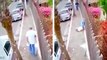 Un homme dans la rue se fait agresser par deux bagarreurs