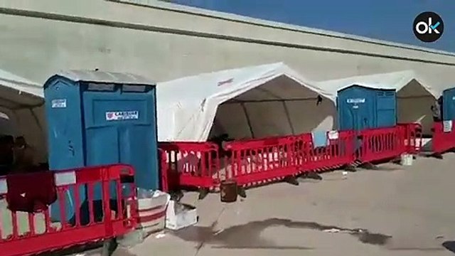 La inmigración desborda al Gobierno: las fotos que muestran el hacinamiento en los campamentos de pateras