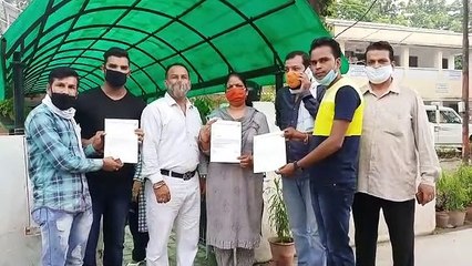 निर्माणधीन पुल से गिर कर व्यक्ति की मृत्यु के बाद ठेकेदार के खिलाफ सौंपा ज्ञापन