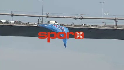 Başakşehir'in bayrağı, İstanbul Boğazı'ndaki köprülere asıldı