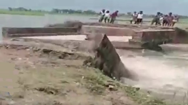 Bihar: Flash flood wash away bridge