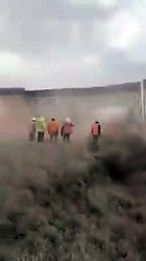 El muro de Trump no aguantó los vientos de Hanna