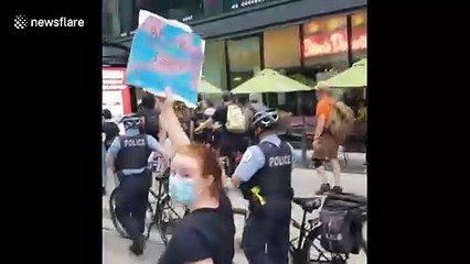 Protesters ask police officers to wear masks during Chicago rally