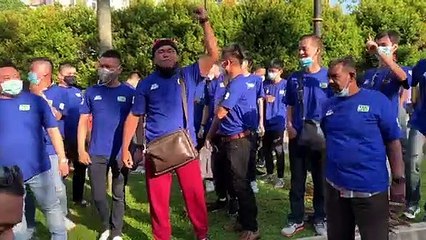 Najib’s supporters arrive in droves ahead of SRC verdict