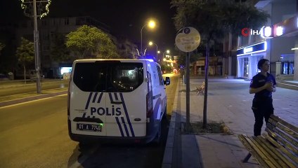 ATM kartını yutunca yetkiliye ulaşmak için bankanın camını kırdı