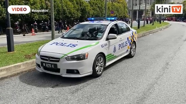 Polis beri amaran pada penyokong supaya patuh SOP