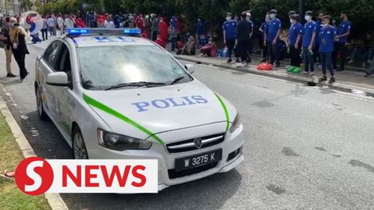 SRC verdict: Cops warn Najib’s supporters to comply with Covid-19 SOPs