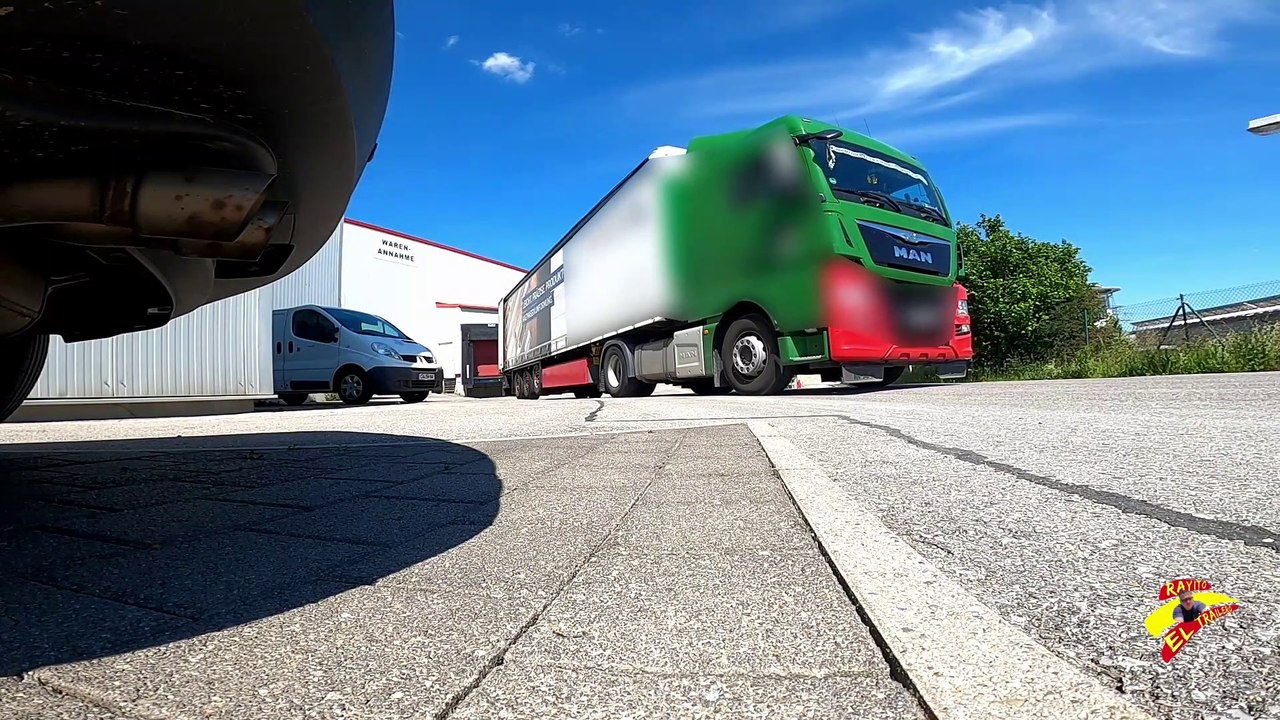 CAMIONERO APARCANDO-Camioneros en Alemania