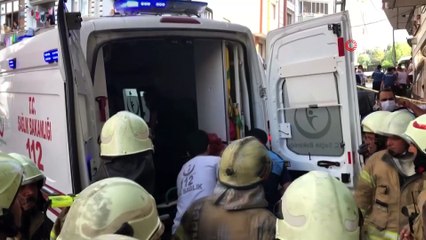 Esenyurt'ta bir evde yangın çıktı. Çıkan yangında anne ve çocuğu hayatını kaybetti