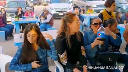 Fernanda y Juan Martínez bailan cumbias