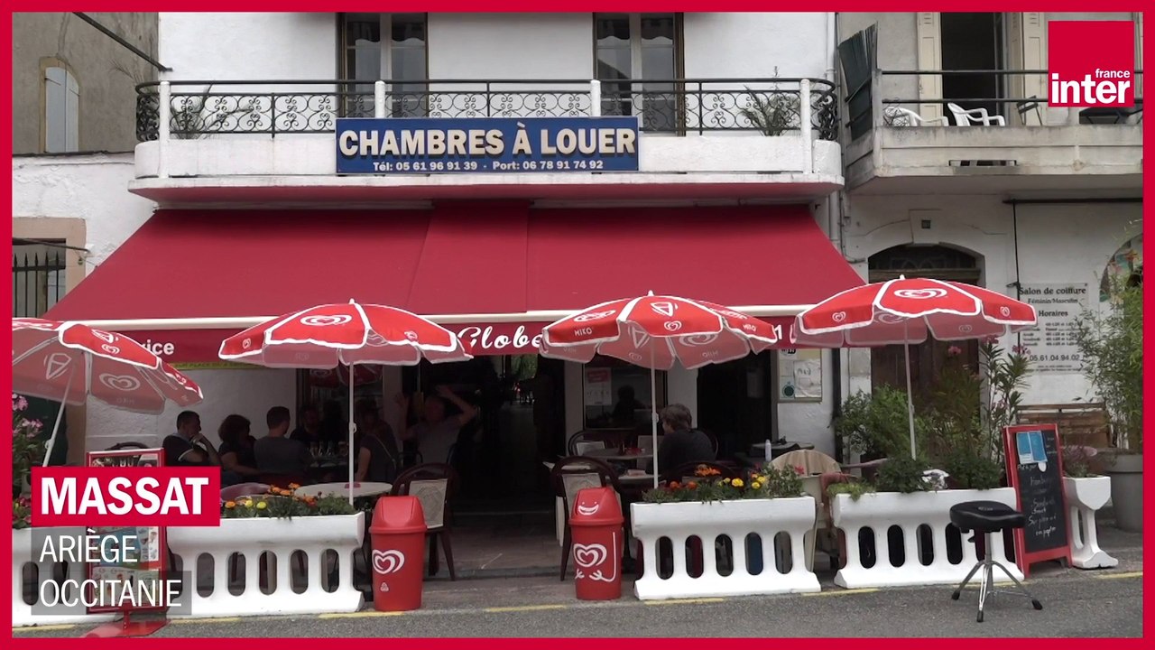 Rendez-vous place du marché à... Massat avec Sarah et Jean-Pierre
