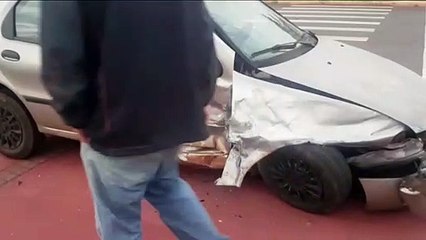 Elantra e Palio se envolvem em batida na Av. Barão do Rio Branco