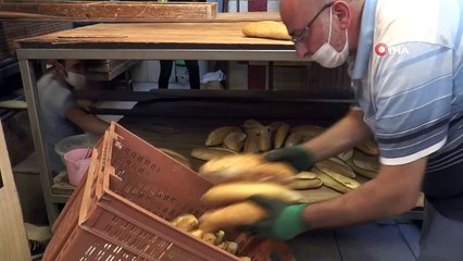 Örnek fırıncılar 300 derece sıcakta bile maske takıyor