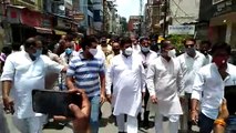 इंदौर: कांग्रेसी पहुंचे व्यापारियों से मिलने, प्रशासन के खिलाफ जाहिर किया आक्रोश