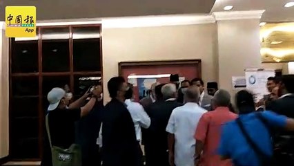 ◤SRC洗钱案◢ 法庭休庭 納吉步出庭外