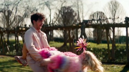 Joe Jonas y Sophie Turner se convierten en padres de una niña