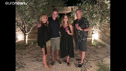 فيديو: توم هانكس وزوجته يحصلان على الجنسية اليونانية