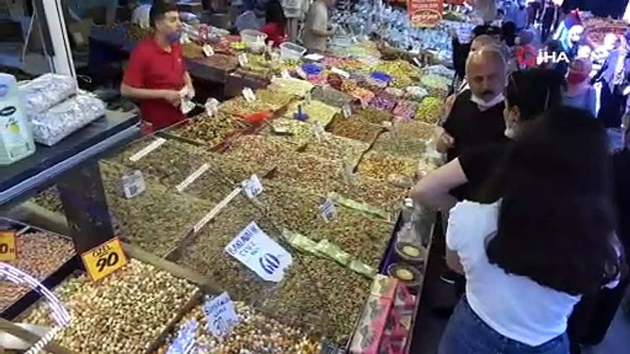 Bursa tarihi çarşıda Kurban Bayramı hareketliliği yaşanıyor