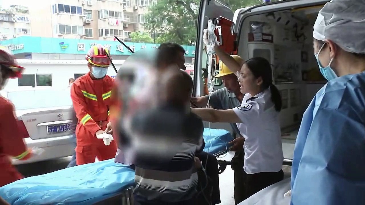 Chinese worker survives after being impaled by steel bars through chest and neck
