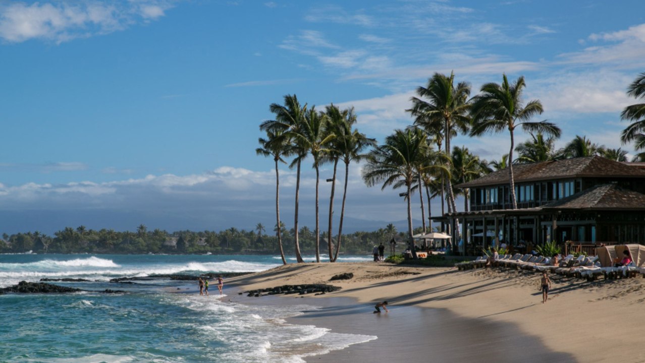 Hawaii Considering 'Resort Bubbles' to Let Tour...