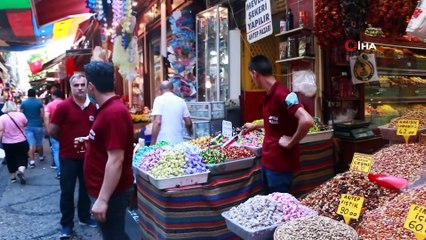 Eminönü’nde Bayram Öncesi Hareketlilik