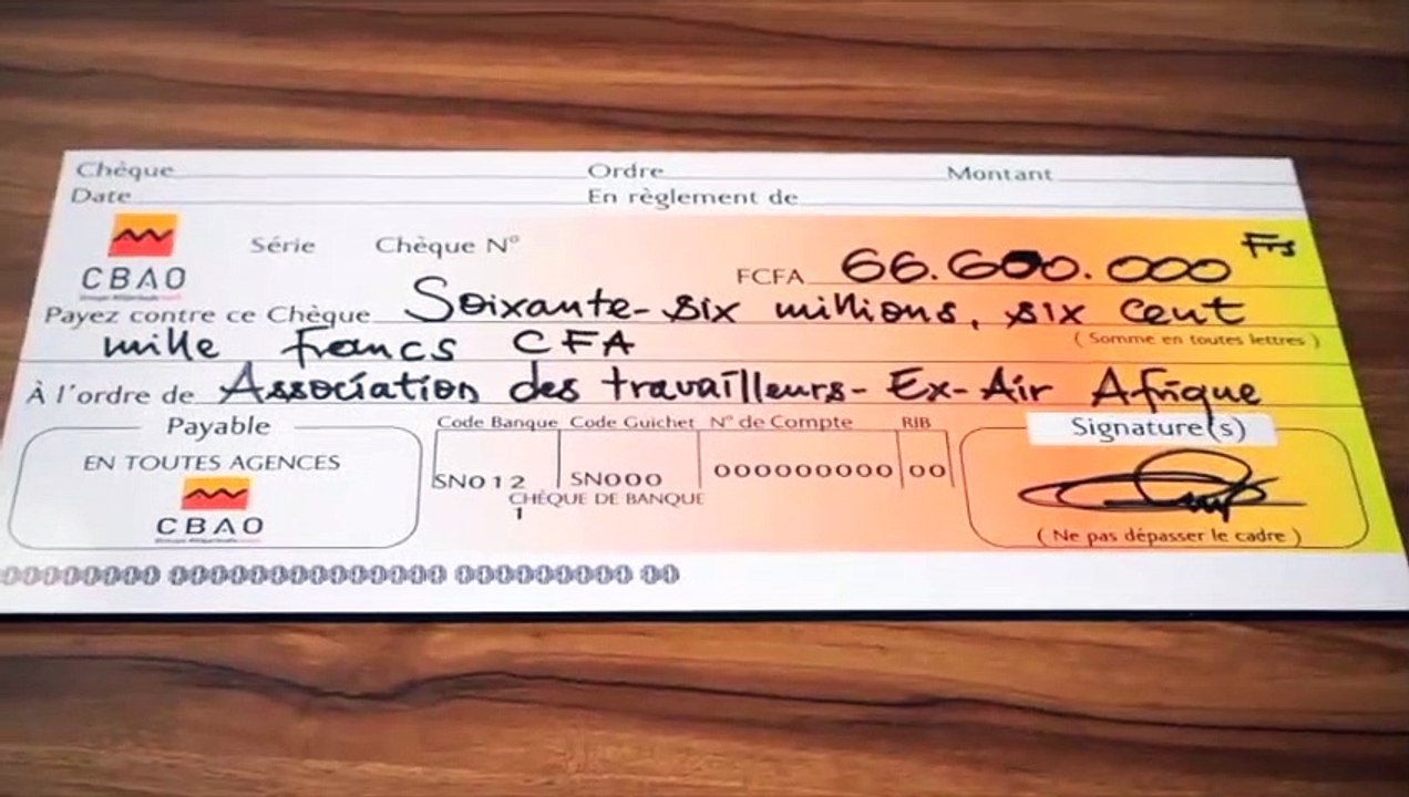 Un chèque de 60.600.000 Fcfa remis aux Travilleurs Ex Air Afrique