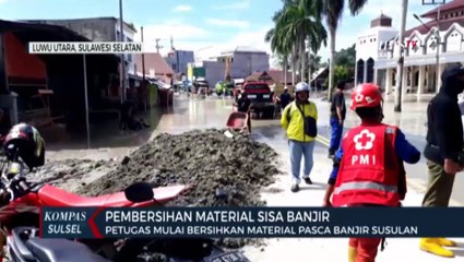 Petugas Mulai Bersihkan Material Pasca Banjir Susulan
