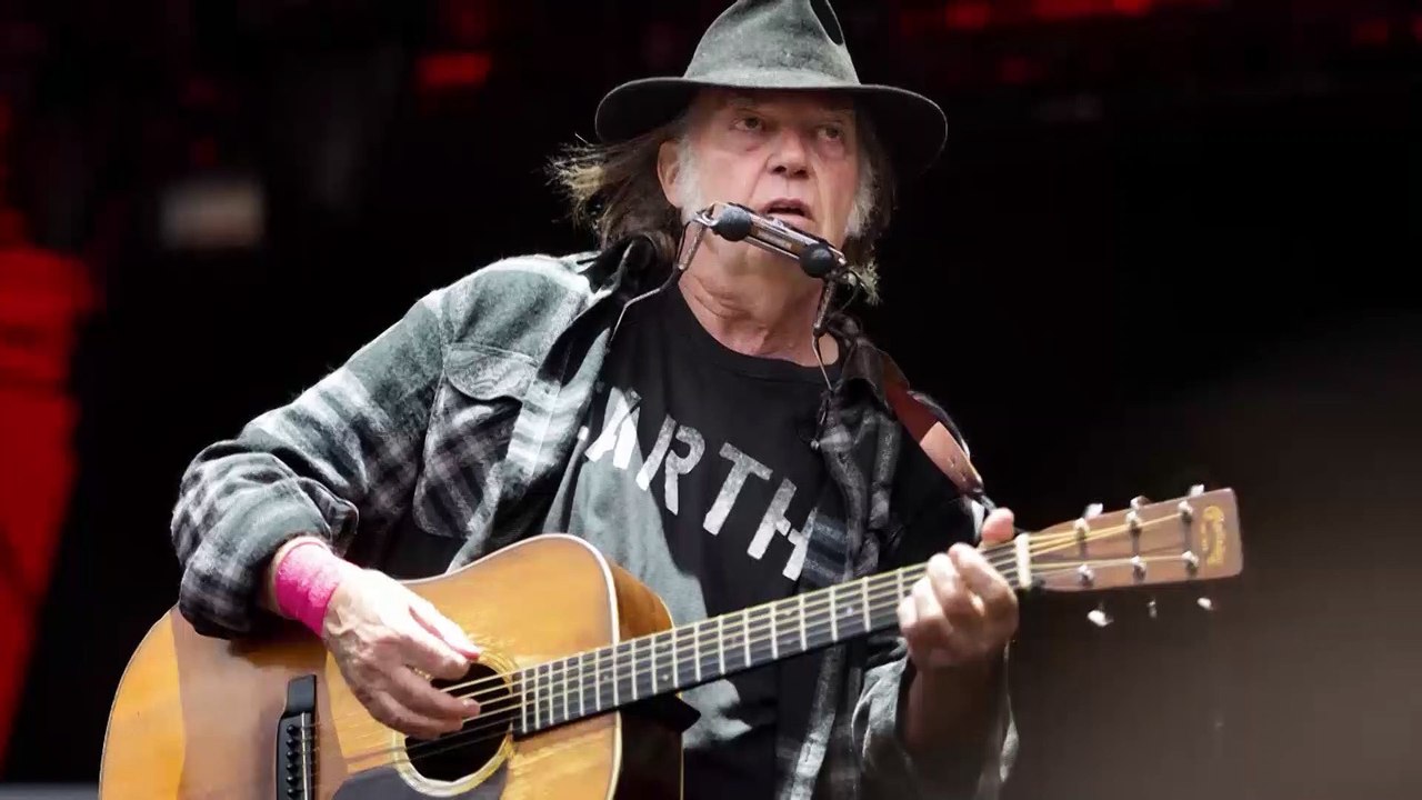 Donald Trump : voici pourquoi le chanteur Neil Young porte plainte contre lui