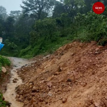 Heavy rains lash Karnataka: Rivers overflow, landslides reported